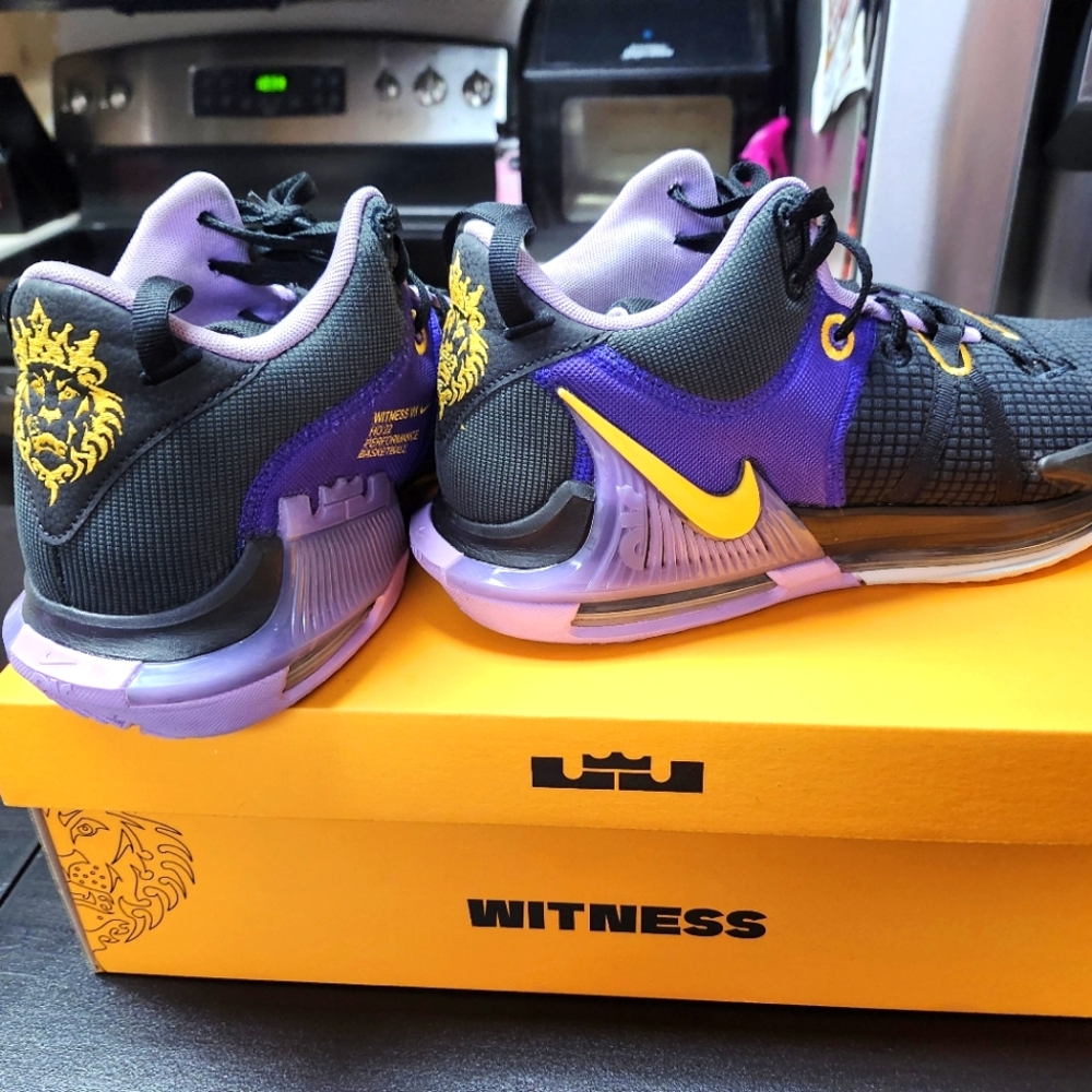 Mens size 13 Nike Lebron witness 6